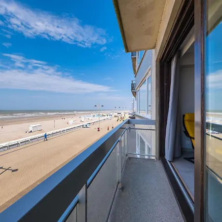 With 3 Bedrooms And Sea View Apartmán