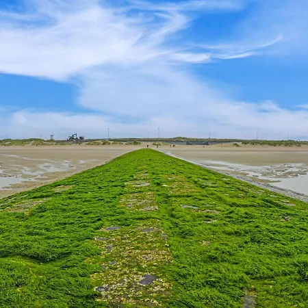 With 3 Bedrooms And Sea View Apartmán