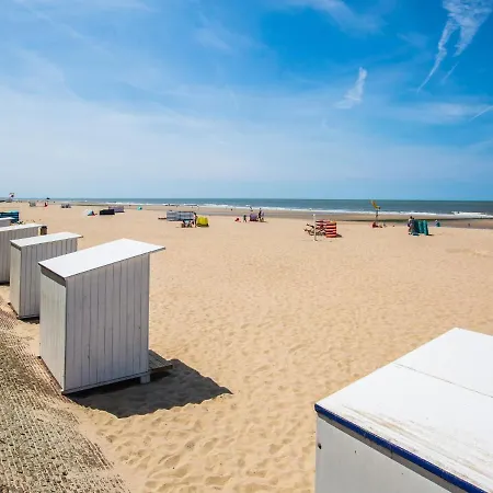 With 3 Bedrooms And Sea View *